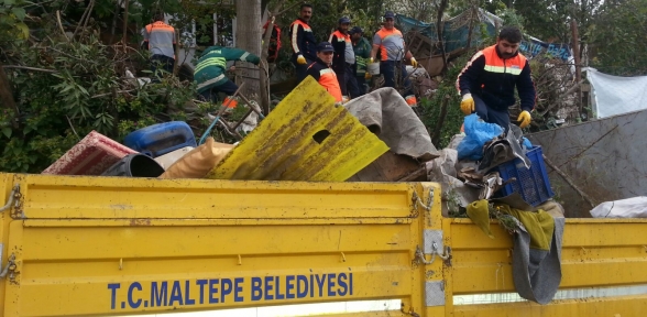 Maltepede belediyeden çöp ev operasyonu 