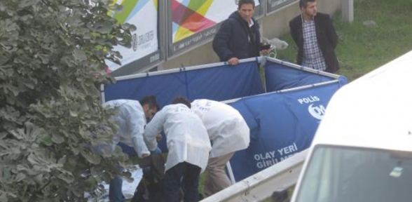 Metrobüs durağı yakınında ceset bulundu