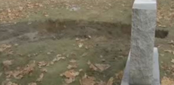 Mezarlıkta bulunan kesik bacağın altından 46 yıllık bir sürpriz çıktı