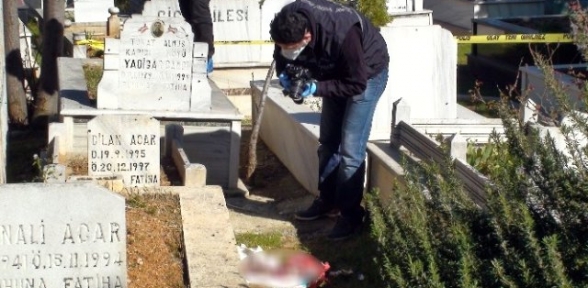 Mezarlıkta Poşete Sarılmış Halde Bebek Cesedi Bulundu