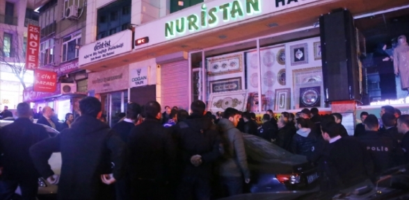 MHP Fatih İlçe Başkanlığı Önünde Partililer Arasında Arbede