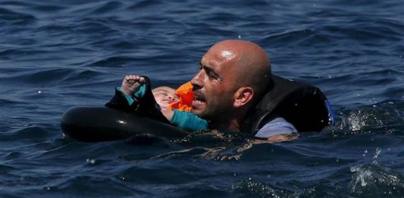 Midilli nin 100 metre açıklarında batan bottan yürek burkan fotoğraflar