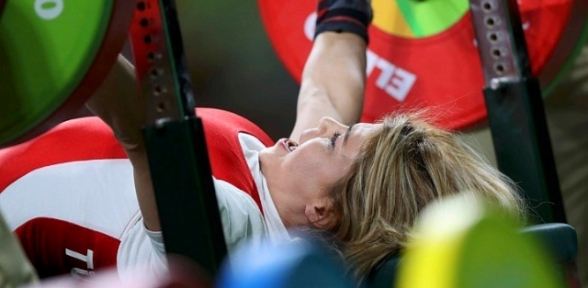 Milli Halterci Nazmiye Muratlı Dünya Rekoru Kırarak Altın Madalya Kazandı