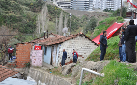 Milyonluk evlerin gölgesinde şehit evi