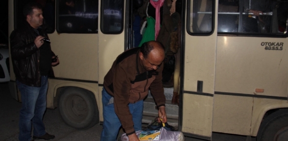 Minibüsten 43 kaçak çıktı