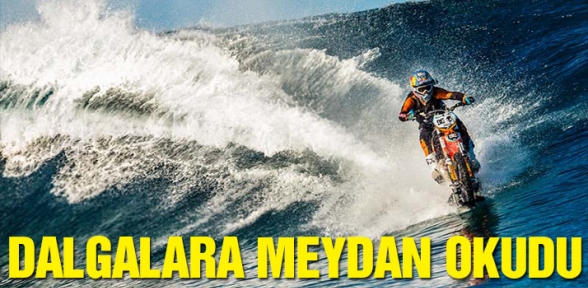 Motosikletle dalgalara meydan okudu