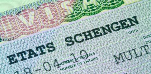 Mültecileri paylaşmazsak Schengen çöker