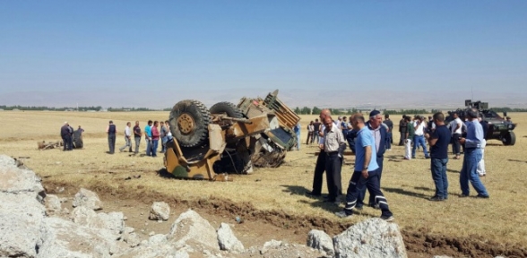Muş ta askeri araca saldırı 12 yaralı