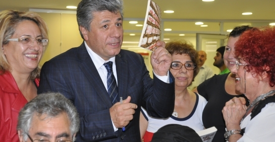 Mustafa Balbay Kartalın Kitap Fuarında