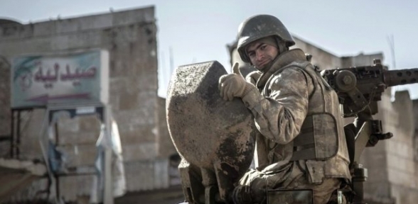 Musul Barajını Koruyor 