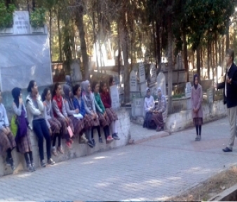 Öğrencilerine mezarlıkta ahiret dersi