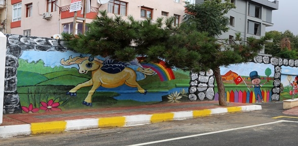 Okul duvarları resim açtı 