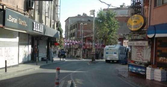 Olayların Ortasında Kalan Yaşlı Kadına Polis Yardım Etti