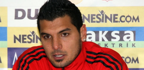 Önder Turacı bıçaklandı