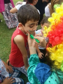 Onlar çocuklara mutluluk dağıtıyor