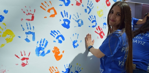 Otizmli Gencin Müzik Becerisi Dinleyenleri Hayran Bıraktı