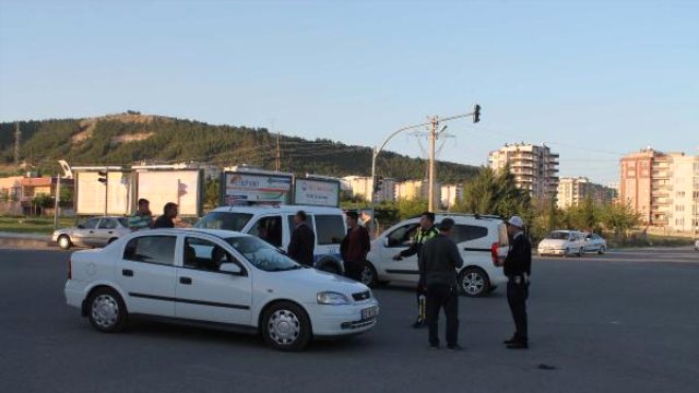 Otomobilin Çarptığı Genç Kız Ağır Yaralandı