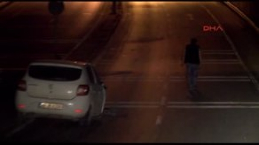 Otomobillere Çarptı Bariyerlere Çıktı Trafiği Karıştırdı