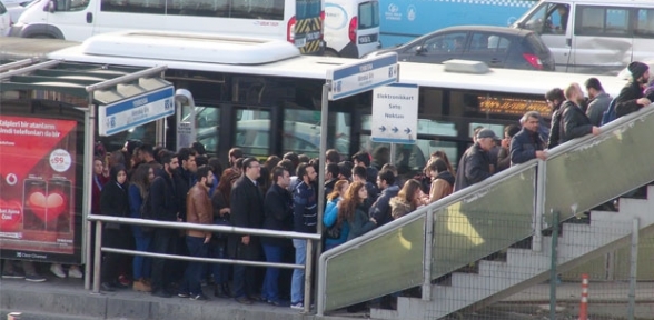 Panik butonlu metrobüsler yollarda