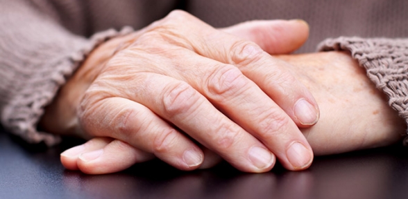 Parkinson hastaları için elektronik eldiven üretildi 