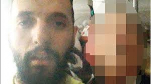 Patronunun Kafasını Kesip Selfie Çekti