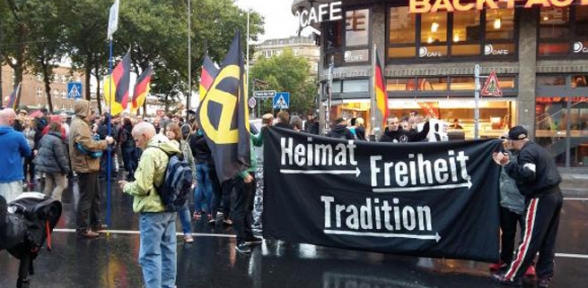 PEGİDA yeniden sokağa çıktı