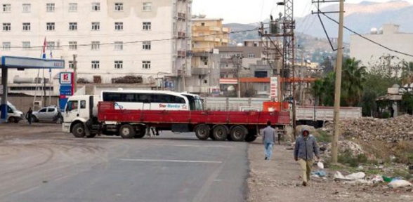 PKK lı teröristler Habur yolunu kesti