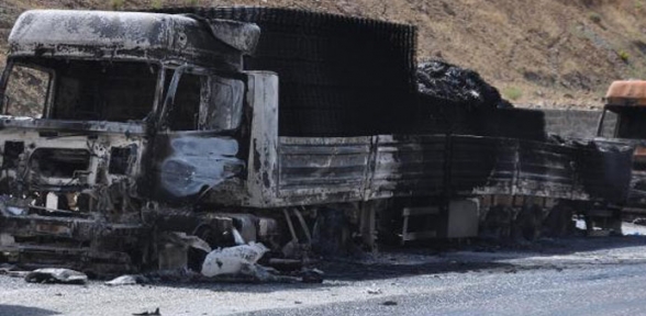 PKK lıların ateşe verdiği araçlar hurda yağınına döndü