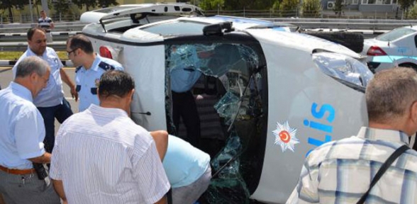 Polis aracı takla attı 2 polis yaralı