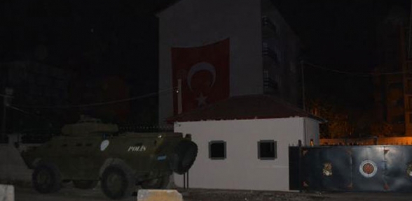 Polis lojmanlarına saldırı