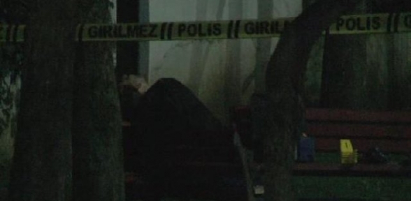 Polis Merkezinin Karşısındaki Parkta Silahla İntihar Etti