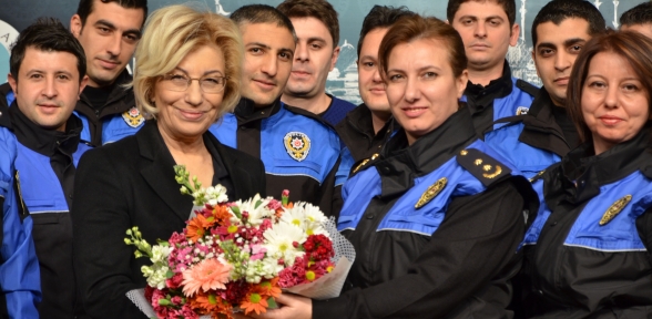 POLİSLER SERTİFİKALARINI ALDI