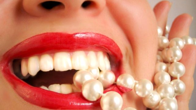 Porselen Laminalar Kadınları Daha Genç Ve Çekici Gösteriyor