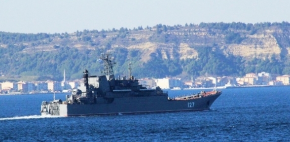 Rus savaş ve kargo gemisi Çanakkale Boğazından geçti