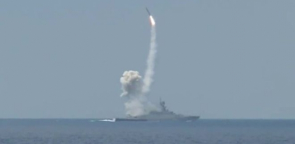 Rusya Akdenizdeki savaş gemilerinden Suriye ye füze fırlattı