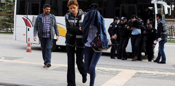 Sahte kimlikle dolandırıcılık son anda yakalandı