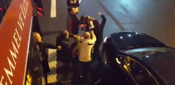 Saldırdığı otobüs şoföründen dayak yiyince rahatladı