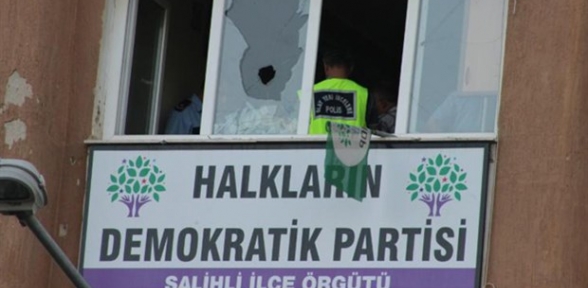 Saldırıya uğrayan HDP ilçe binasına polis baskınında 3 gözaltı