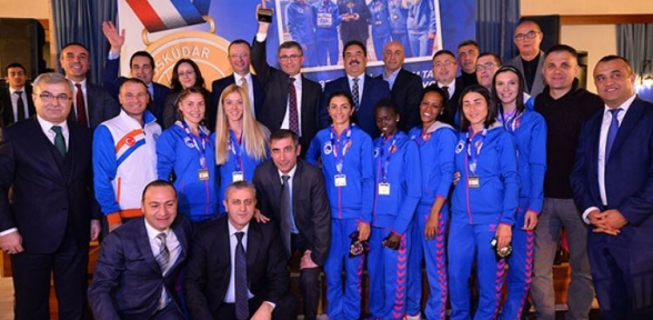 Şampiyona Ödülleri Verildi