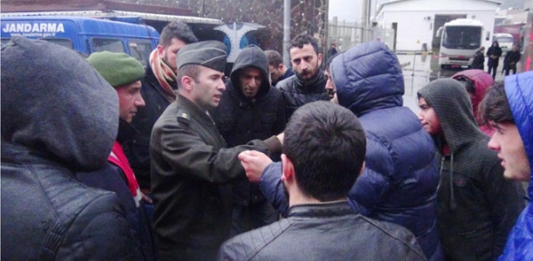 Sarp sınır kapısını ulaşıma kapattılar