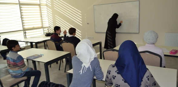 Savaş mağduru çocuklar okullu oldu