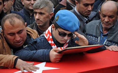 Şehidin oğlu Baba ne olur kalk şaka yaptığını söyle