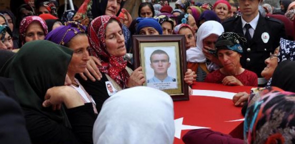 Şehidin yakınlarından milletvekillerine tepki Sizi burada istemiyoruz