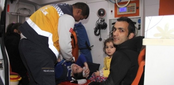 Şehit Cenazesine Giderken Kaza Geçirdiler 2 Yaralı