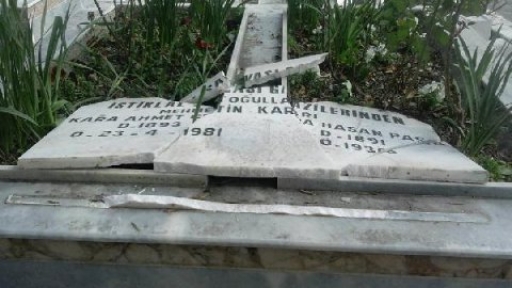 Şehit mezarına çirkin saldırı