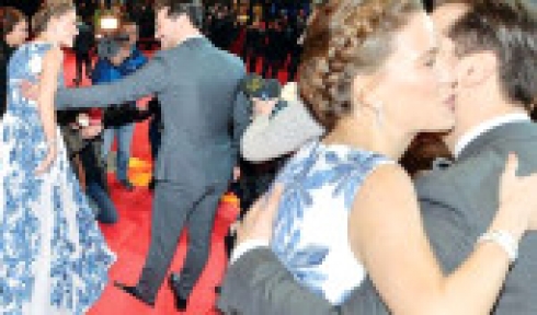 Serenay Sarıkayadan Eski Aşkı Çağataya Sıcak Karşılama