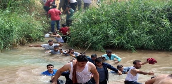 Silopi de sınırı yüzerek geçen şoförlere ateş açtı