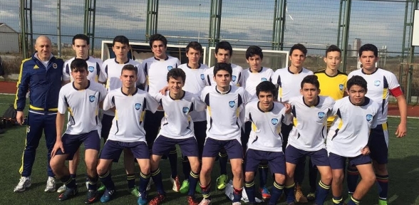 Şimşek futbolcular Yarı Finalde