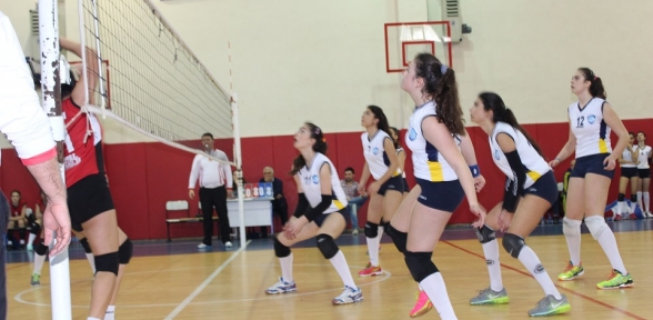 Şimşek Kızlar Şampiyonluğa koşuyor