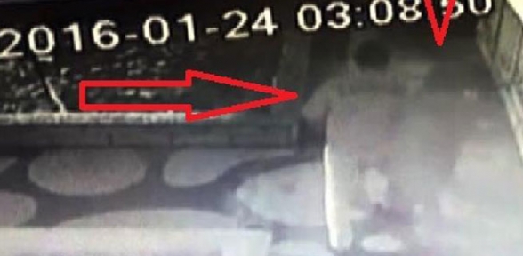 Sırtıma bıçak dayadı